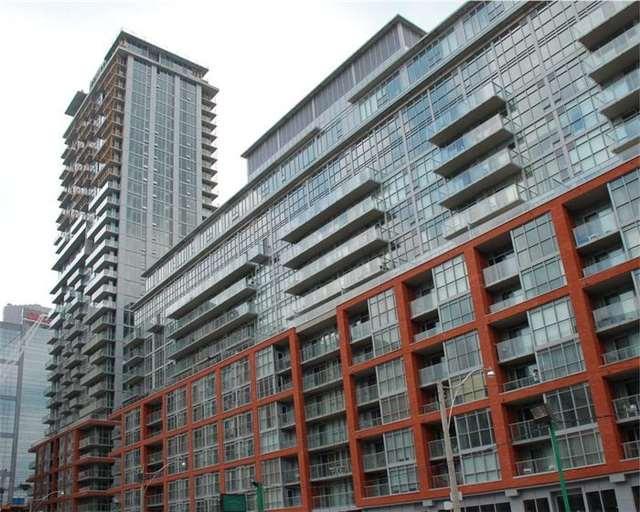 uph16 - 21 Nelson St, Condo with 2 bedrooms, 3 bathrooms and 1 parking in Toronto ON | Image 1