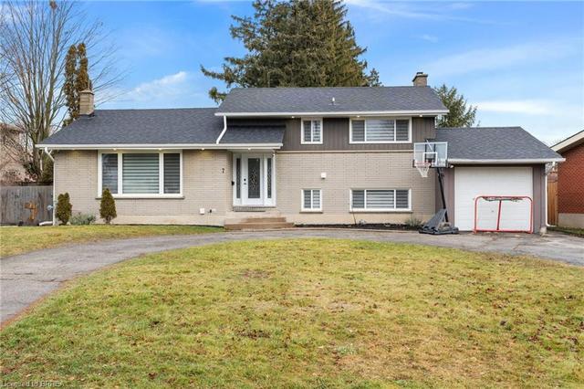 7 Scotia Avenue, House detached with 3 bedrooms, 2 bathrooms and 8 parking in Brantford ON | Image 1