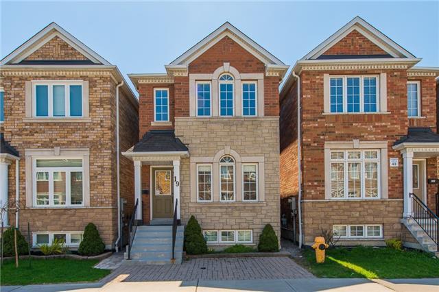 19 Estoril Terr, House detached with 3 bedrooms, 4 bathrooms and 2 parking in Toronto ON | Image 1