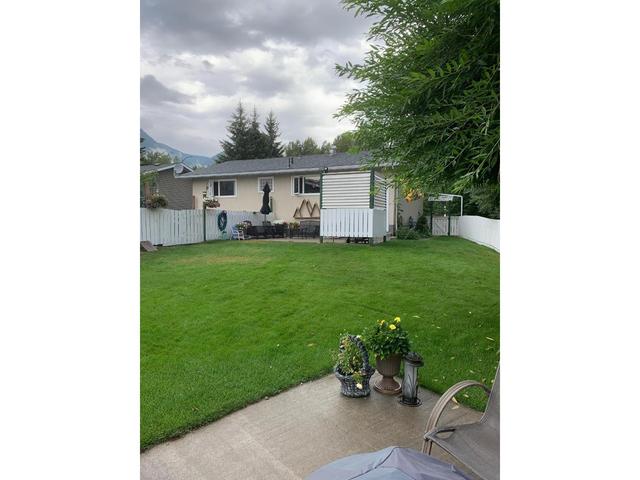 302 Alpine Place, House detached with 3 bedrooms, 1 bathrooms and 6 parking in Sparwood BC | Image 6
