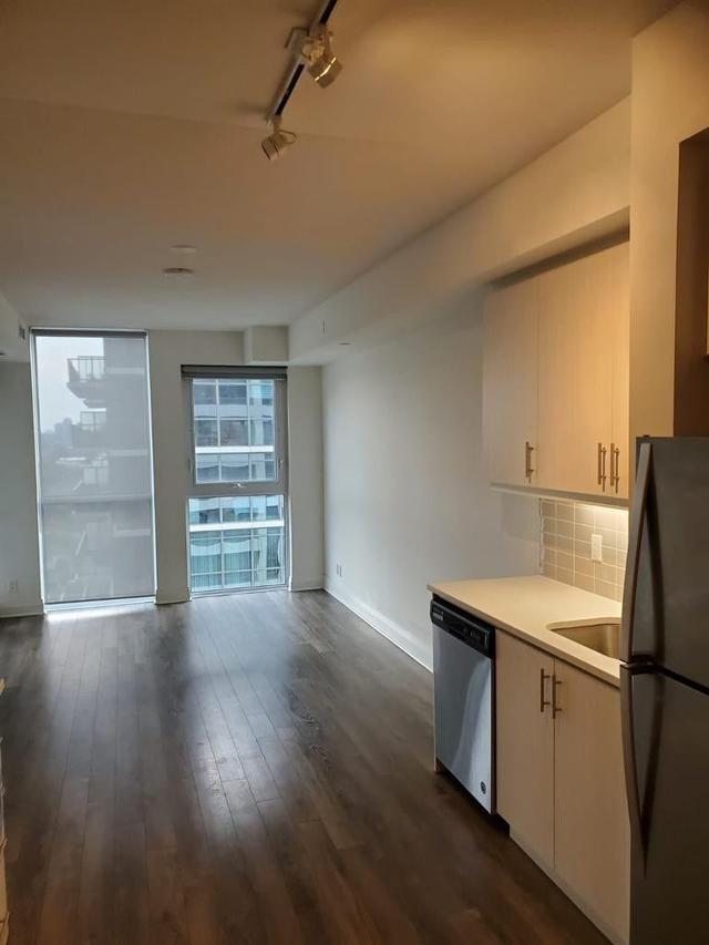1013 - 17 Zorra St, Condo with 1 bedrooms, 1 bathrooms and 1 parking in Toronto ON | Image 1