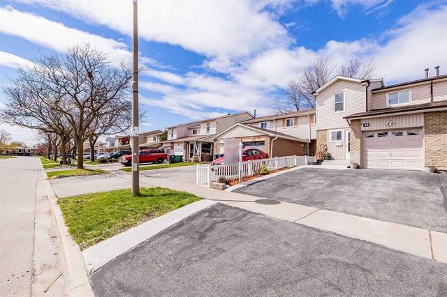 46 Gilmore Dr, House attached with 3 bedrooms, 2 bathrooms and 4 parking in Brampton ON | Image 23