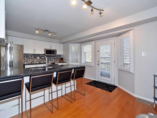 10 - 8050 Islington Ave, Townhouse with 3 bedrooms, 3 bathrooms and 2 parking in Vaughan ON | Image 3