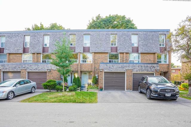 18 Renata Royal Way, Townhouse with 3 bedrooms, 3 bathrooms and 2 parking in Toronto ON | Image 1