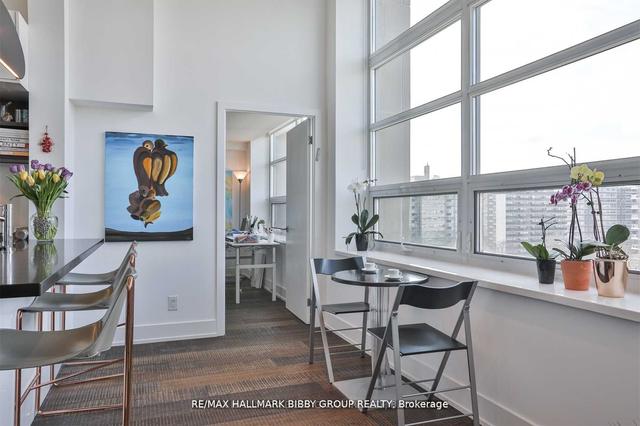 819 - 111 St Clair Ave W, Condo with 3 bedrooms, 4 bathrooms and 2 parking in Toronto ON | Image 4