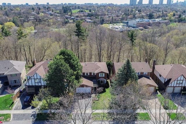 27 Bluffwood Dr, House detached with 4 bedrooms, 4 bathrooms and 4 parking in Toronto ON | Image 1