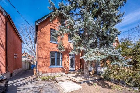 61 Second Avenue, House detached with 3 bedrooms, 1 bathrooms and 1 parking in Ottawa ON | Card Image
