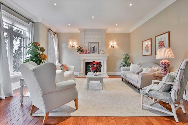 17 Frank Crt, House detached with 6 bedrooms, 8 bathrooms and 12 parking in Richmond Hill ON | Image 34