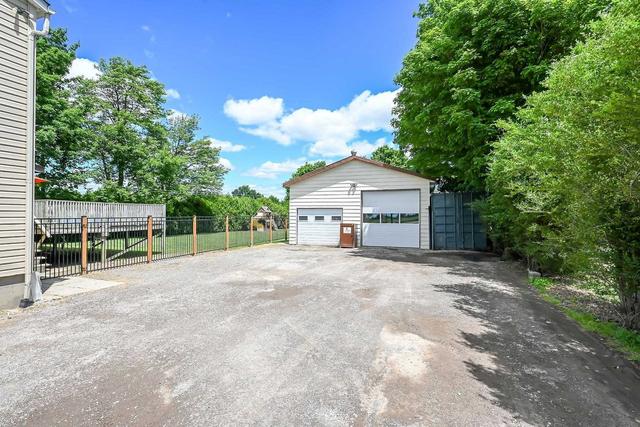 8204 Airport Rd, House detached with 4 bedrooms, 2 bathrooms and 26 parking in Hamilton ON | Image 12