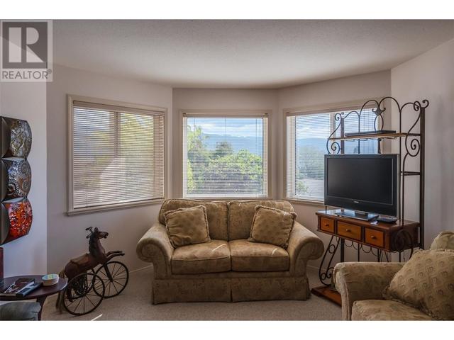 6408 Harrison Heights, House detached with 4 bedrooms, 3 bathrooms and 2 parking in Summerland BC | Image 40