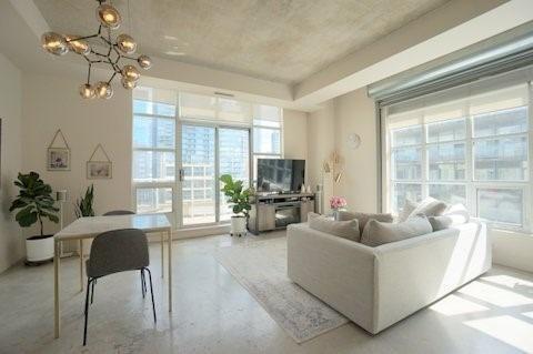 1003 - 23 Brant St, Condo with 1 bedrooms, 2 bathrooms and 1 parking in Toronto ON | Image 3
