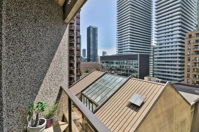 1208 - 55 Bloor St E, Condo with 2 bedrooms, 2 bathrooms and 0 parking in Toronto ON | Image 11