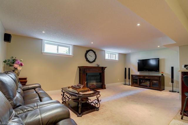 215 Black Maple Court, House detached with 5 bedrooms, 3 bathrooms and 6 parking in Kitchener ON | Image 37
