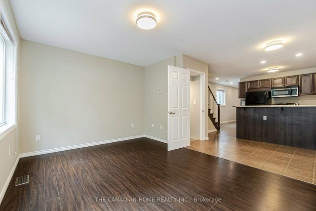 4993 St. Clair Ave, House semidetached with 3 bedrooms, 2 bathrooms and 3 parking in Niagara Falls ON | Image 3