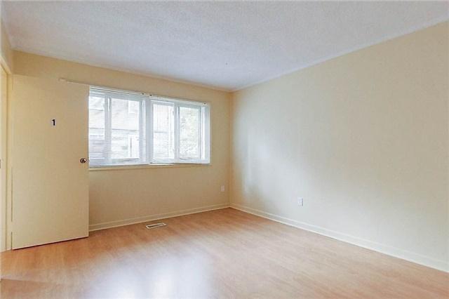 107 - 121 University Ave E, Townhouse with 5 bedrooms, 4 bathrooms and 1 parking in Waterloo ON | Image 3