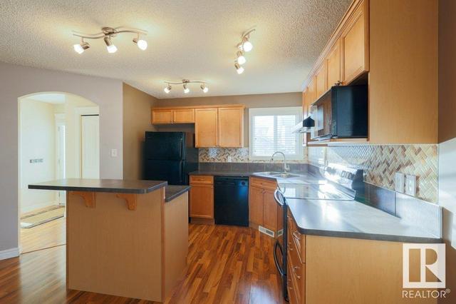 12055 19 Av Sw, House detached with 4 bedrooms, 2 bathrooms and 2 parking in Edmonton AB | Image 3