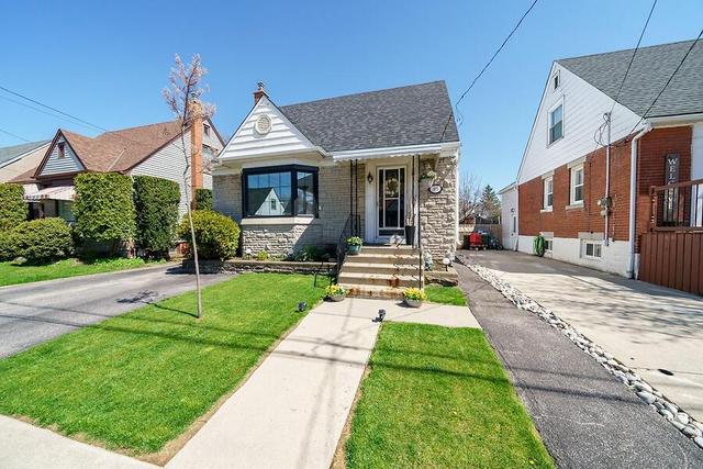 93 East 12th Street, House detached with 2 bedrooms, 2 bathrooms and 4 parking in Hamilton ON | Image 1