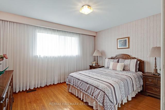 25 Fulwell Cres, House detached with 3 bedrooms, 2 bathrooms and 6 parking in Toronto ON | Image 11
