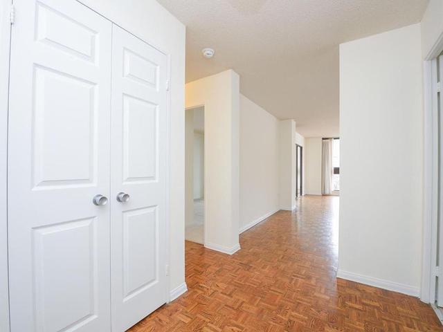 603 - 15 Mcmurrich St, Condo with 2 bedrooms, 2 bathrooms and 1 parking in Toronto ON | Image 5