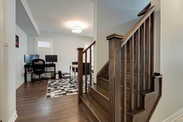 1575 Leblanc Crt, House attached with 3 bedrooms, 3 bathrooms and 3 parking in Milton ON | Image 14