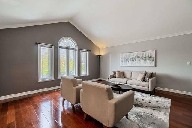 1084 Charminster Cres, House detached with 3 bedrooms, 3 bathrooms and 4 parking in Mississauga ON | Image 6