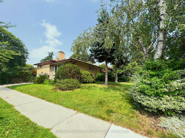 93 Bonnyview Dr, House detached with 3 bedrooms, 3 bathrooms and 4 parking in Toronto ON | Image 7