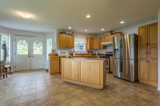 5191 Salmon River Road, House detached with 2 bedrooms, 2 bathrooms and 6 parking in Spallumcheen BC | Card Image