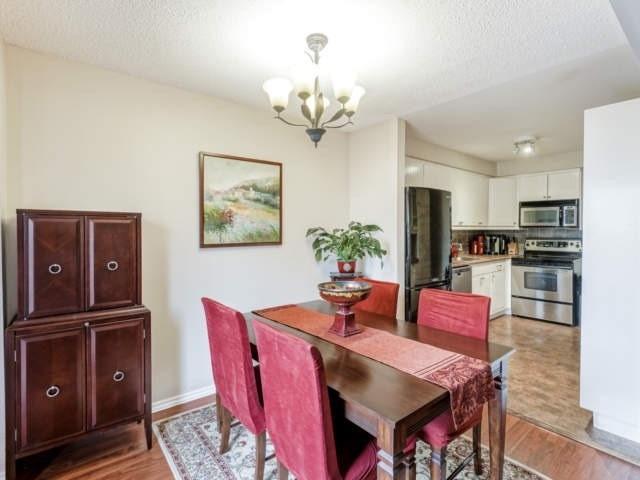 80 Carisbrooke Crt, Townhouse with 3 bedrooms, 3 bathrooms and 1 parking in Brampton ON | Image 8