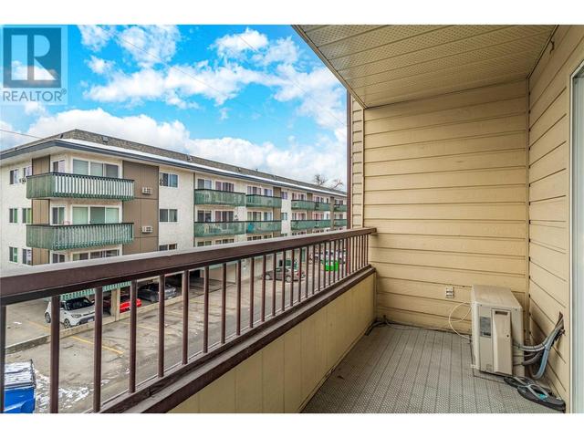 305 - 555 Rowcliffe Avenue, Condo with 2 bedrooms, 2 bathrooms and 1 parking in Kelowna BC | Image 17