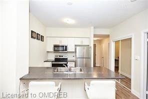 207 - 16 Concord Pl, Condo with 1 bedrooms, 1 bathrooms and 1 parking in Grimsby ON | Image 8