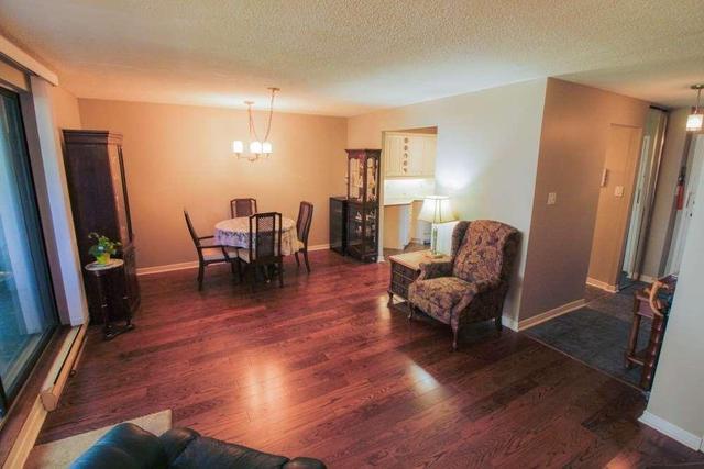 133 - 1058 Falgarwood Dr, Condo with 3 bedrooms, 1 bathrooms and 1 parking in Oakville ON | Image 1