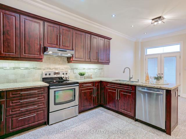 113 Brownville Ave, House detached with 3 bedrooms, 4 bathrooms and 4 parking in Toronto ON | Image 2