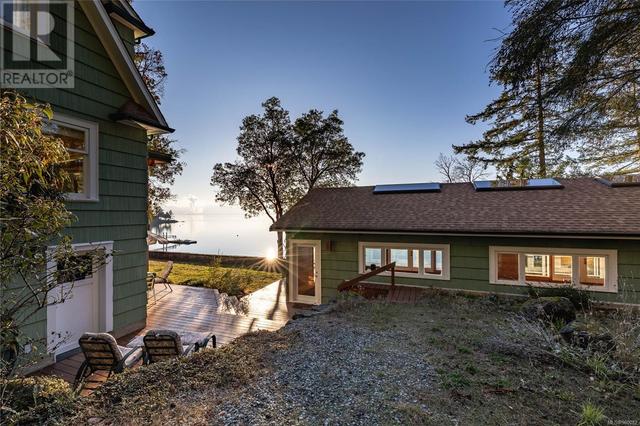 2860 Southey Point Rd, House detached with 5 bedrooms, 4 bathrooms and 8 parking in Saltspring Island BC | Image 4