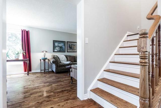 713 Middleton Cres, House semidetached with 3 bedrooms, 2 bathrooms and 2 parking in Milton ON | Image 12
