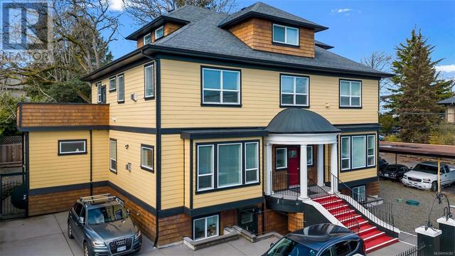 1064 Beverley Pl, House detached with 13 bedrooms, 7 bathrooms and 3 parking in Victoria BC | Image 1