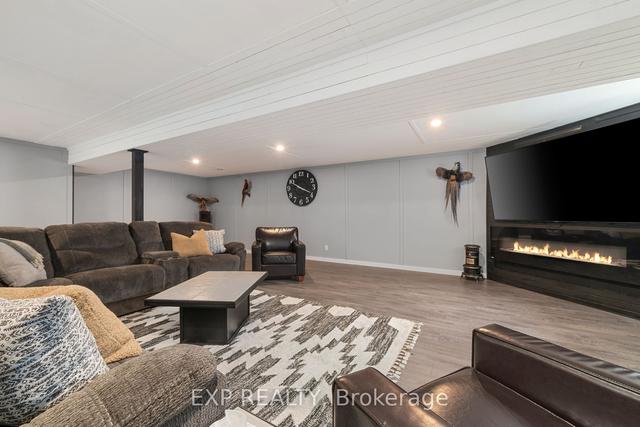 14 Ambrosia Terr, House detached with 2 bedrooms, 3 bathrooms and 7 parking in Quinte West ON | Image 21