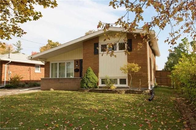 81 Chaffey St, House detached with 3 bedrooms, 2 bathrooms and 5 parking in Welland ON | Image 1