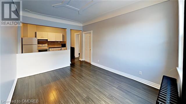 238 Bay Street N, House attached with 3 bedrooms, 1 bathrooms and 1 parking in Hamilton ON | Image 3