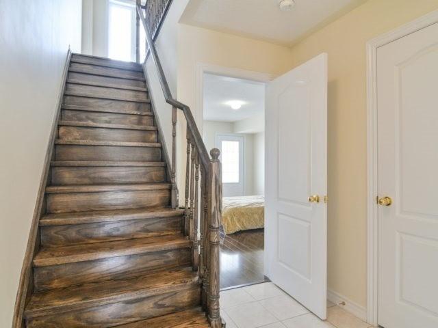 8 Hobart Gdns, House attached with 3 bedrooms, 3 bathrooms and 1 parking in Brampton ON | Image 5
