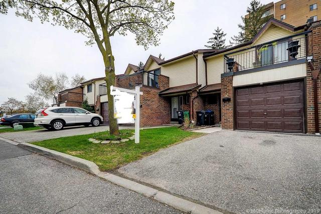 5 Mccallum Crt, Townhouse with 3 bedrooms, 3 bathrooms and 1 parking in Brampton ON | Image 1