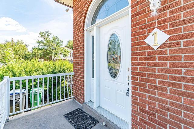 1 Ashford Crt, House semidetached with 3 bedrooms, 2 bathrooms and 2 parking in Brampton ON | Image 2