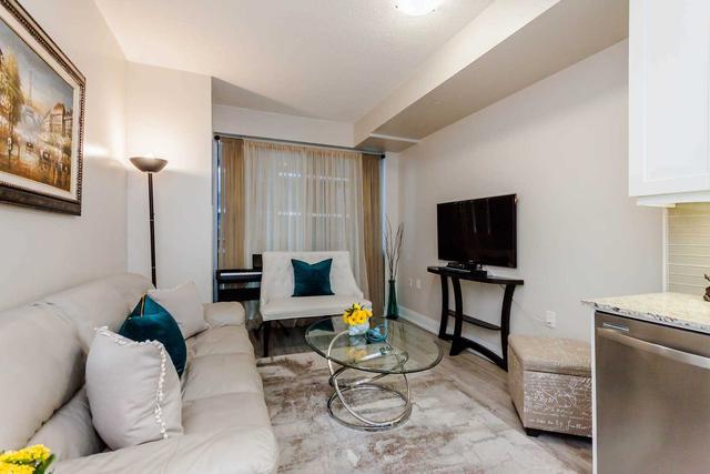 603 - 9608 Yonge St, Condo with 1 bedrooms, 1 bathrooms and 1 parking in Richmond Hill ON | Image 2
