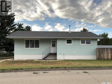 8361 Howard Avenue, House detached with 3 bedrooms, 2 bathrooms and null parking in Gull Lake SK | Card Image