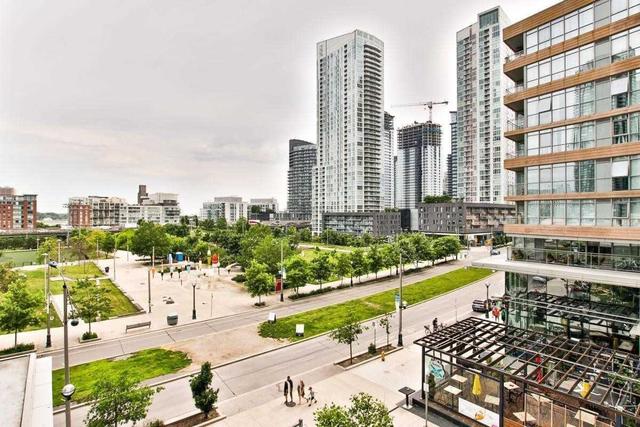 712 - 10 Capreol Crt, Condo with 3 bedrooms, 2 bathrooms and 1 parking in Toronto ON | Image 16
