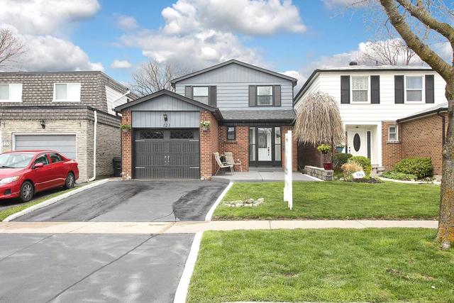 121 Hildenboro Sq, House detached with 3 bedrooms, 3 bathrooms and 3 parking in Toronto ON | Image 1