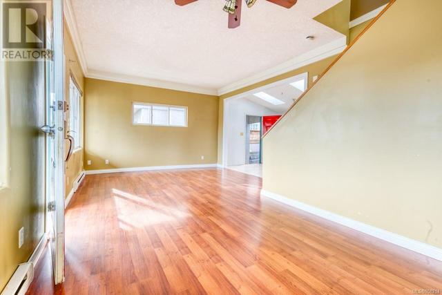 1332 Lyall St, House detached with 2 bedrooms, 1 bathrooms and 2 parking in Esquimalt BC | Image 22