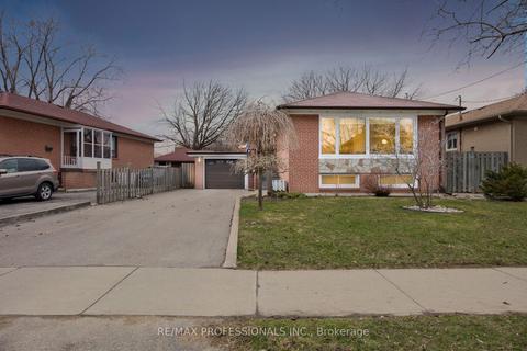 164 Wellesworth Dr, House detached with 3 bedrooms, 2 bathrooms and 5 parking in Toronto ON | Card Image