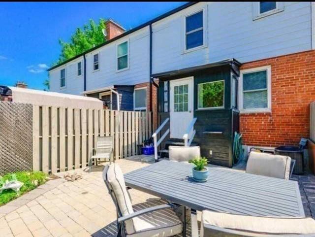 8316 Kipling Ave, House attached with 3 bedrooms, 1 bathrooms and 3 parking in Vaughan ON | Image 8