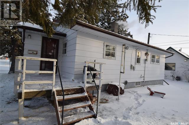 301 2nd Avenue, House detached with 3 bedrooms, 1 bathrooms and null parking in Cudworth SK | Image 3