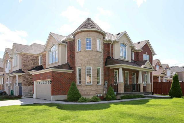 7314 Saint Barbara Blvd, House detached with 4 bedrooms, 3 bathrooms and 6 parking in Mississauga ON | Image 23